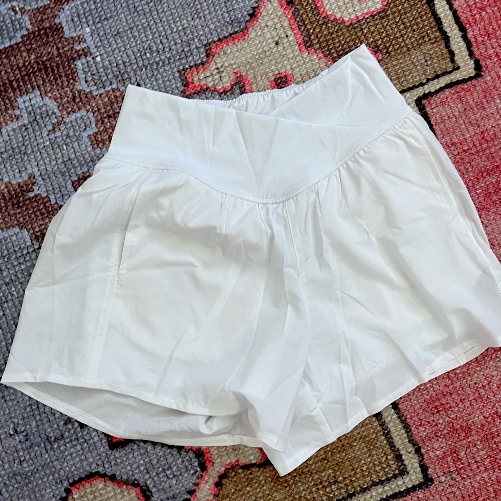 BRAND NEW NEVER WORN: Halara V-Waist Sport Shorts
